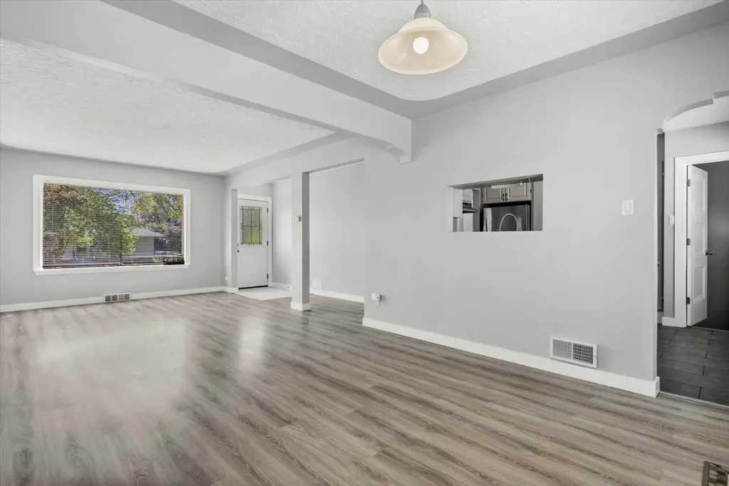 1615 22a Street NW Calgary AB T2N 2N8