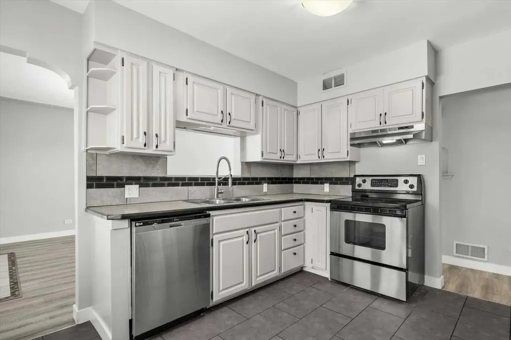 1615 22a Street NW Calgary AB T2N 2N8
