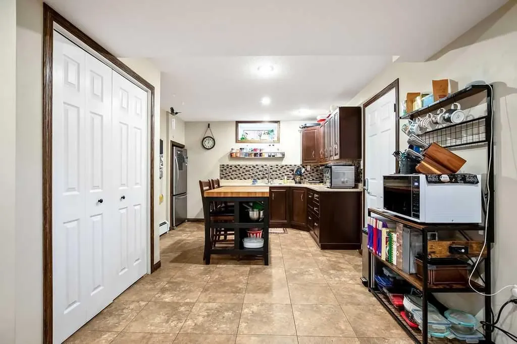 723 5 Avenue SW High River AB T1V 1B9