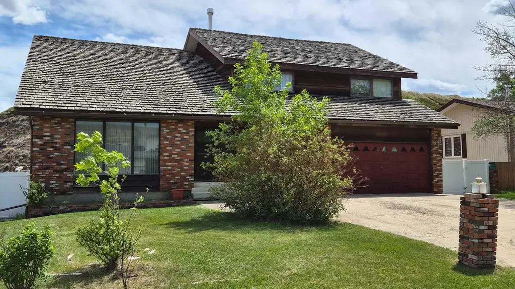 201 Huntington Park Drumheller AB T0J0Y6