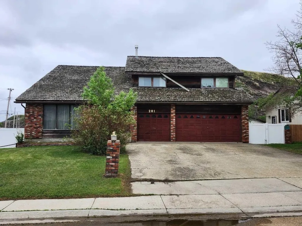 201 Huntington Park Drumheller AB T0J0Y6