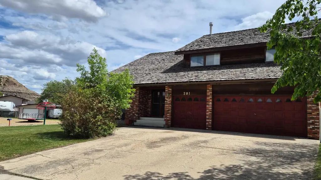 201 Huntington Park Drumheller AB T0J0Y6