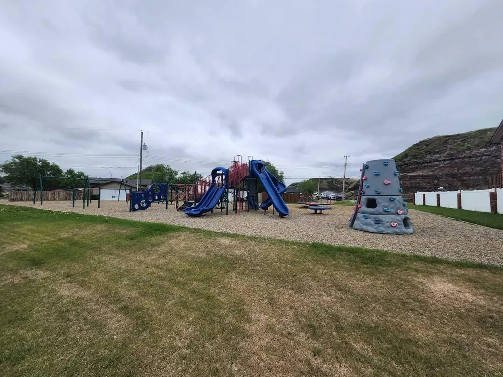201 Huntington Park Drumheller AB T0J0Y6