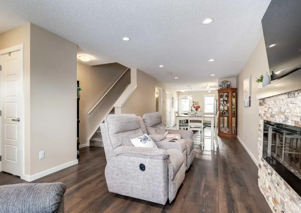 606 Cranford Mews SE Calgary AB T3M 2P1