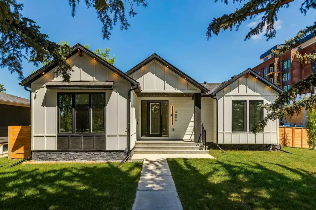 3004 Hampton Crescent SW Calgary AB T3E 4R2