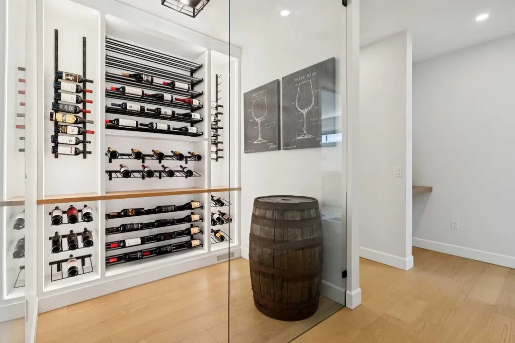 3004 Hampton Crescent SW Calgary AB T3E 4R2