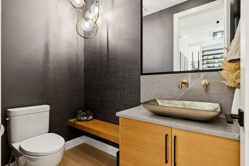 3004 Hampton Crescent SW Calgary AB T3E 4R2