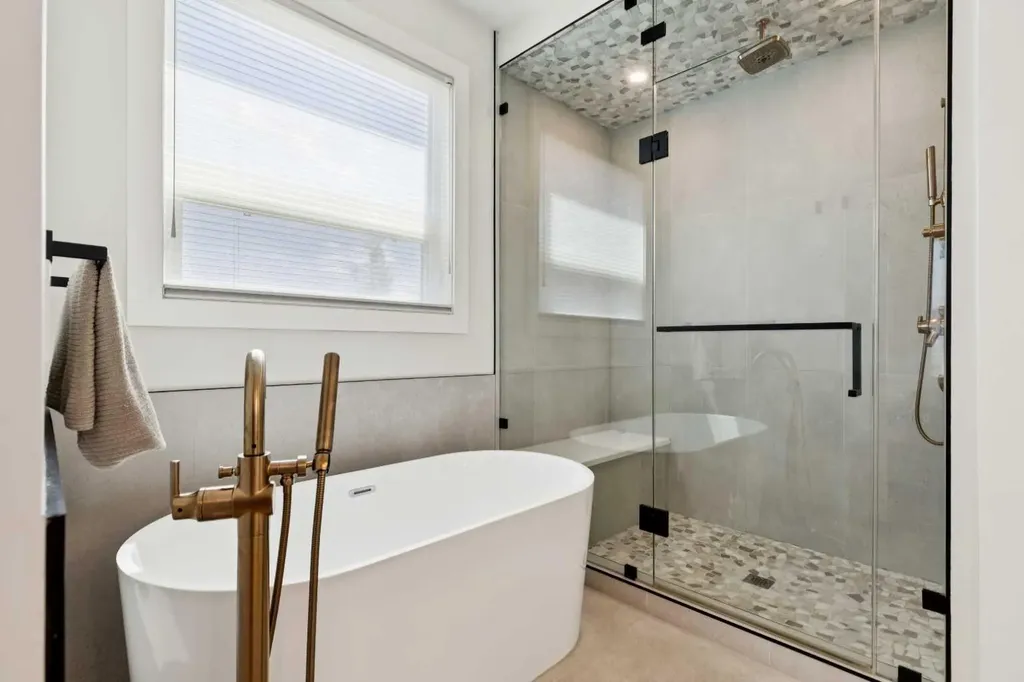 3004 Hampton Crescent SW Calgary AB T3E 4R2