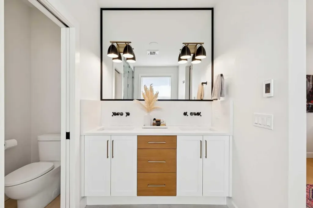 3004 Hampton Crescent SW Calgary AB T3E 4R2
