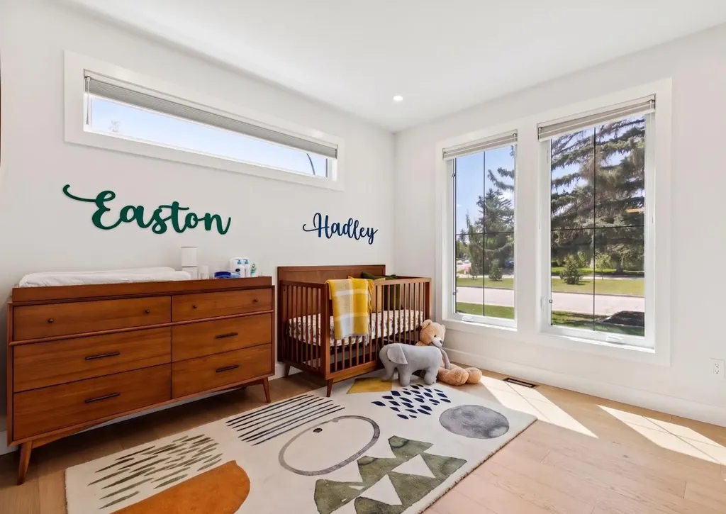 3004 Hampton Crescent SW Calgary AB T3E 4R2