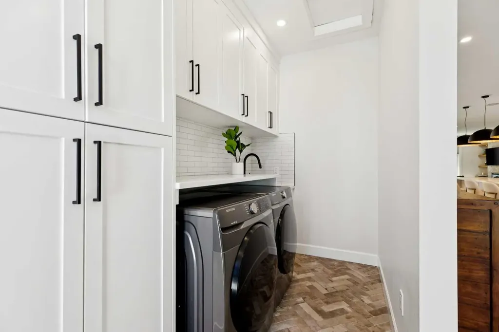 3004 Hampton Crescent SW Calgary AB T3E 4R2