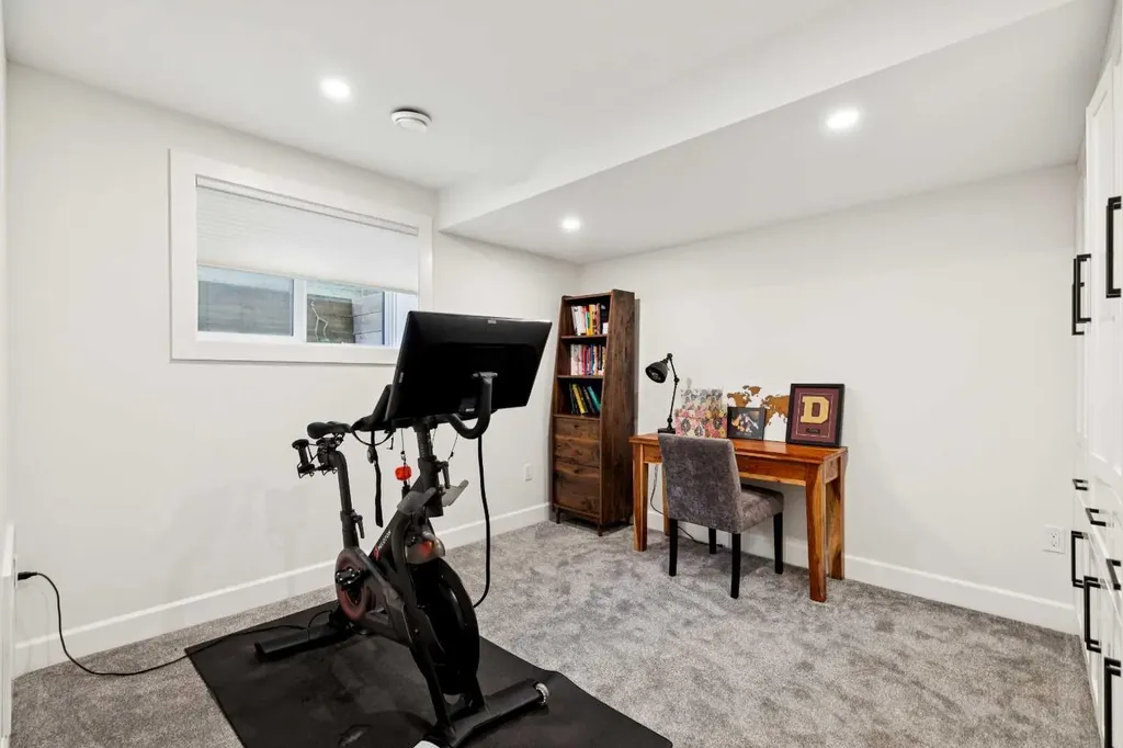 3004 Hampton Crescent SW Calgary AB T3E 4R2