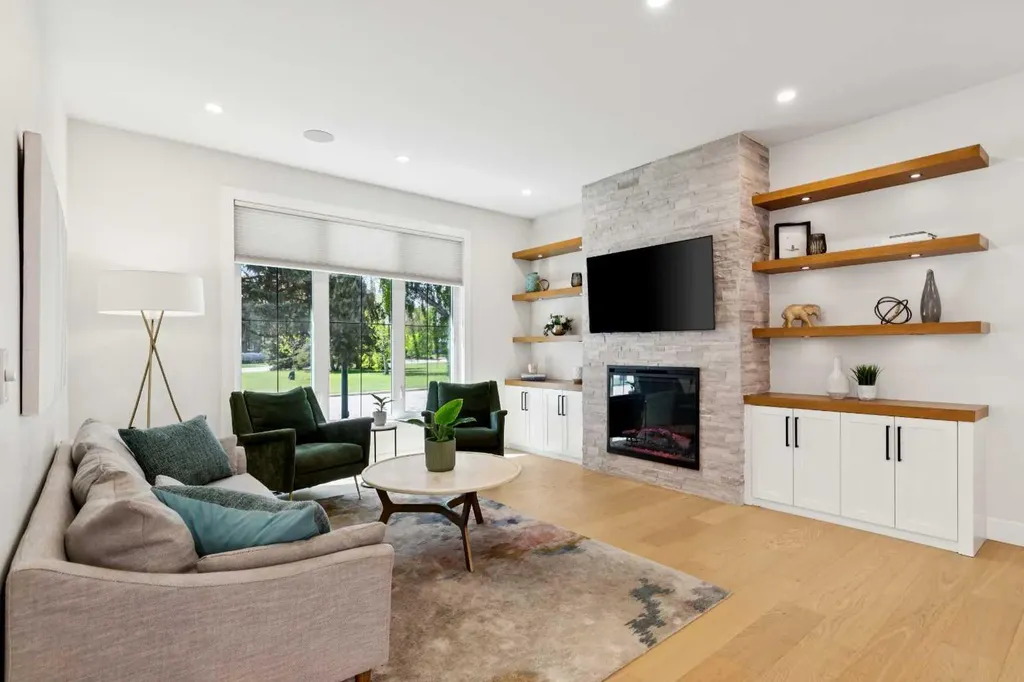 3004 Hampton Crescent SW Calgary AB T3E 4R2
