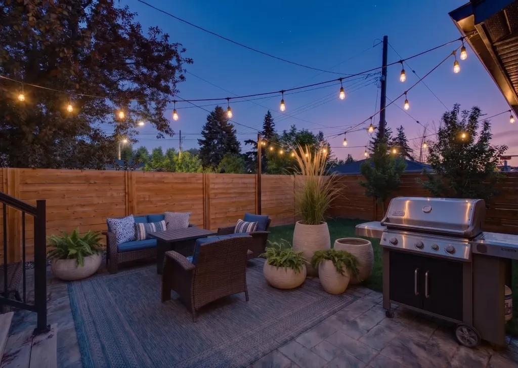 3004 Hampton Crescent SW Calgary AB T3E 4R2