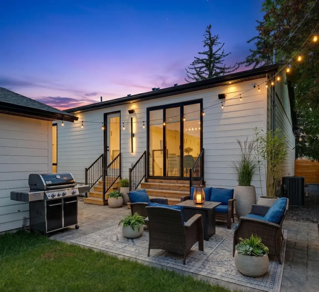 3004 Hampton Crescent SW Calgary AB T3E 4R2