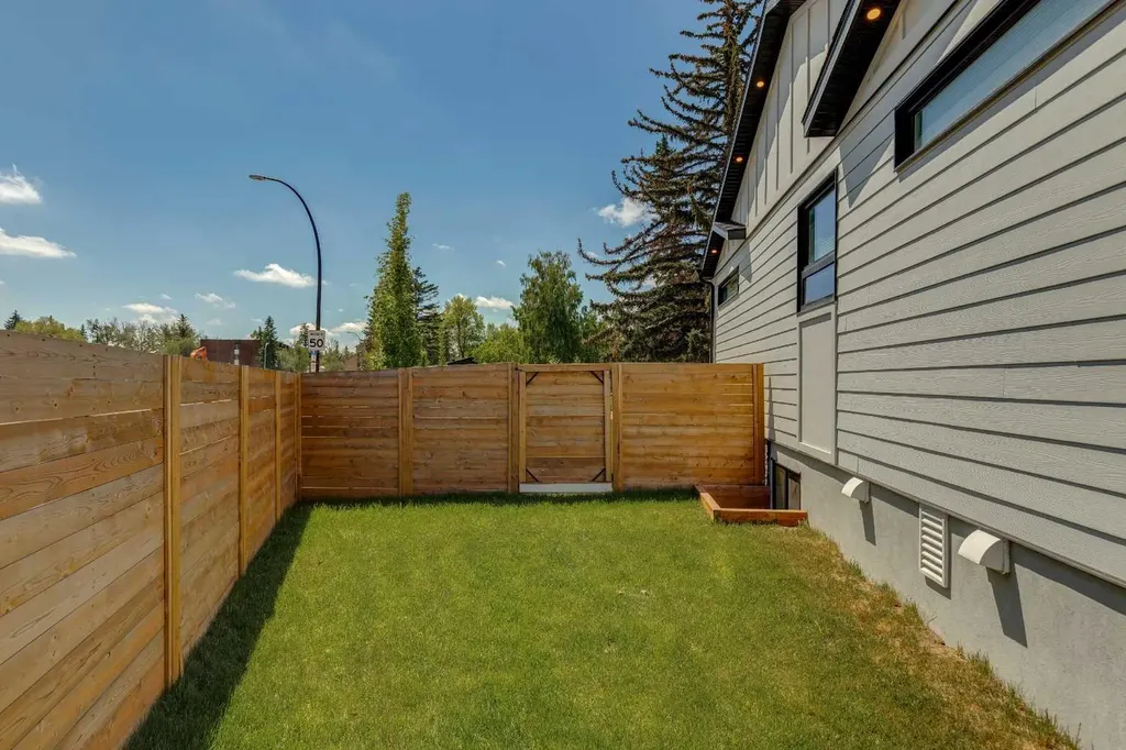3004 Hampton Crescent SW Calgary AB T3E 4R2