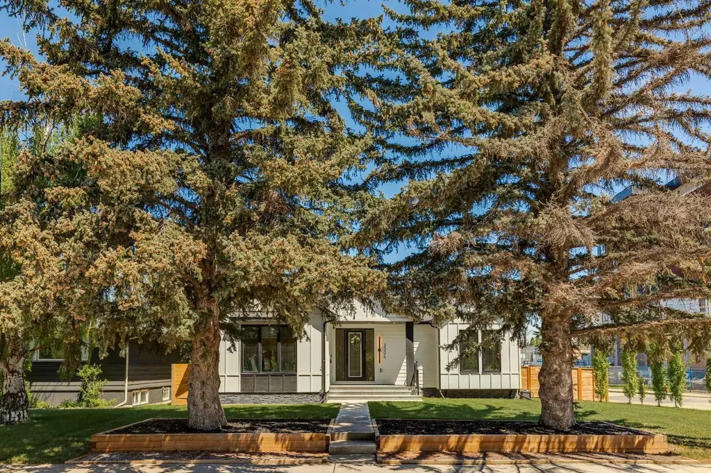 3004 Hampton Crescent SW Calgary AB T3E 4R2