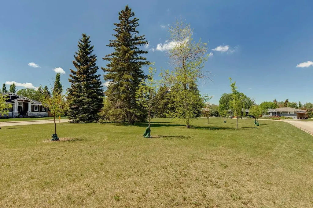 3004 Hampton Crescent SW Calgary AB T3E 4R2
