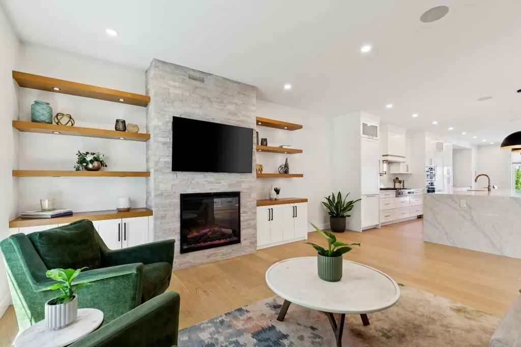 3004 Hampton Crescent SW Calgary AB T3E 4R2