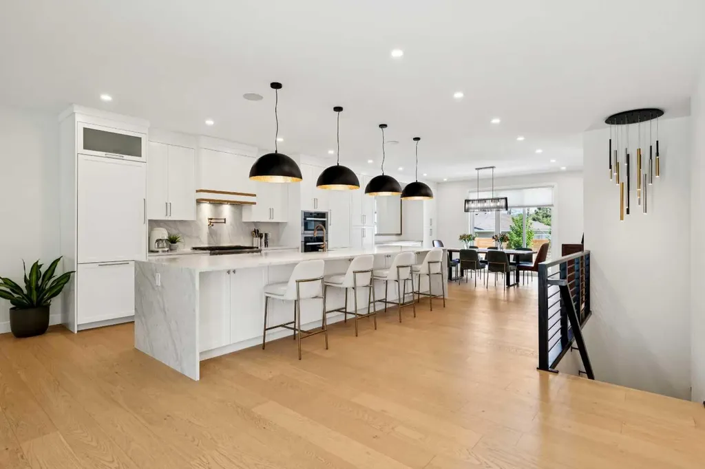 3004 Hampton Crescent SW Calgary AB T3E 4R2
