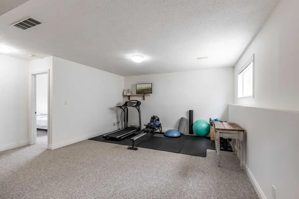16 Vista Place SE Medicine Hat AB T1B4V4