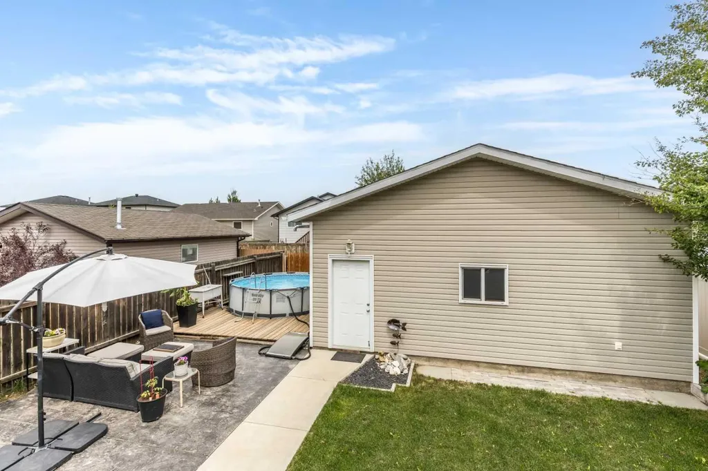 16 Vista Place SE Medicine Hat AB T1B4V4