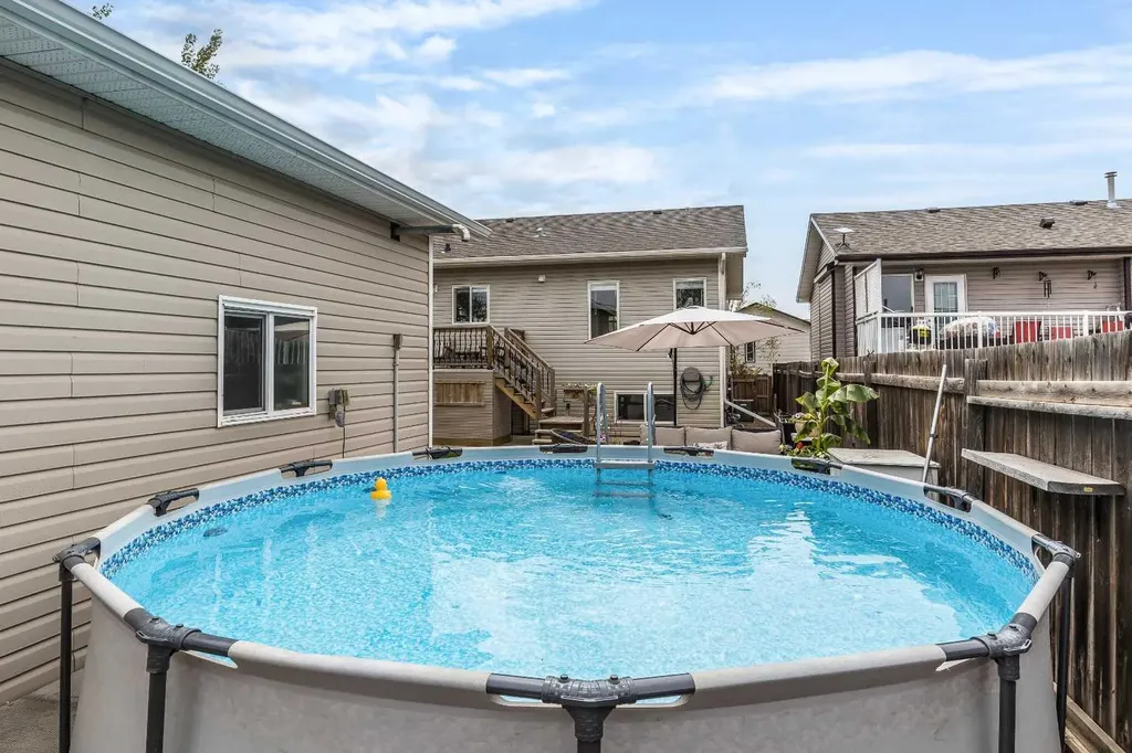 16 Vista Place SE Medicine Hat AB T1B4V4
