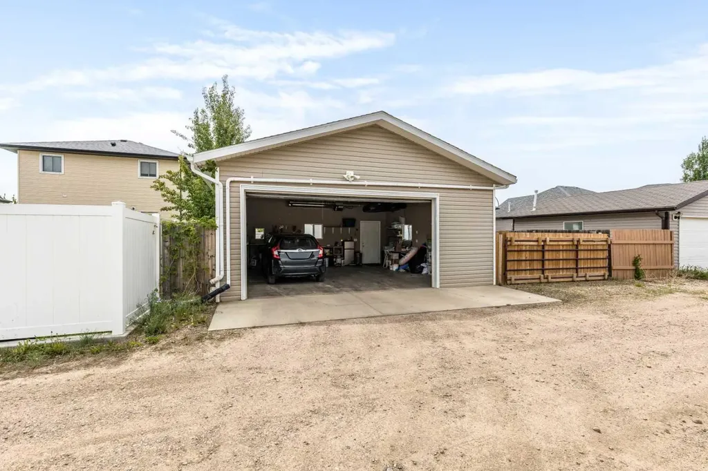 16 Vista Place SE Medicine Hat AB T1B4V4