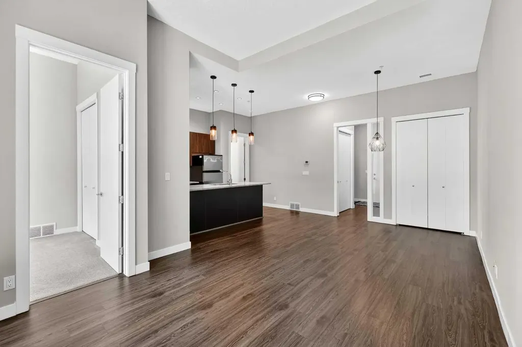 788 12 Avenue SW Calgary AB T2R0H1