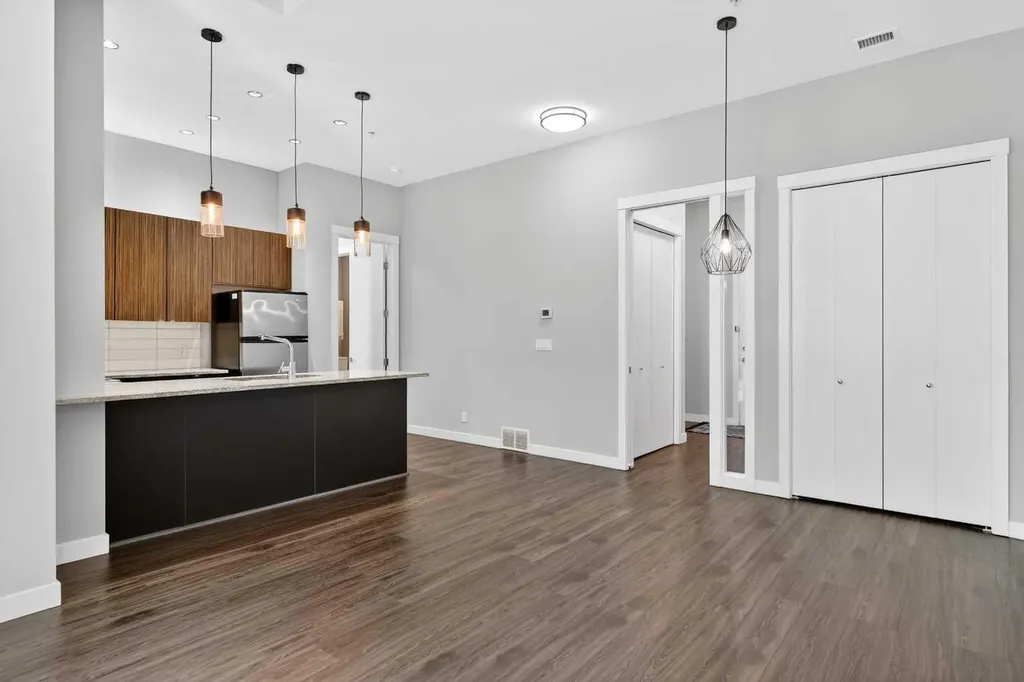 788 12 Avenue SW Calgary AB T2R0H1