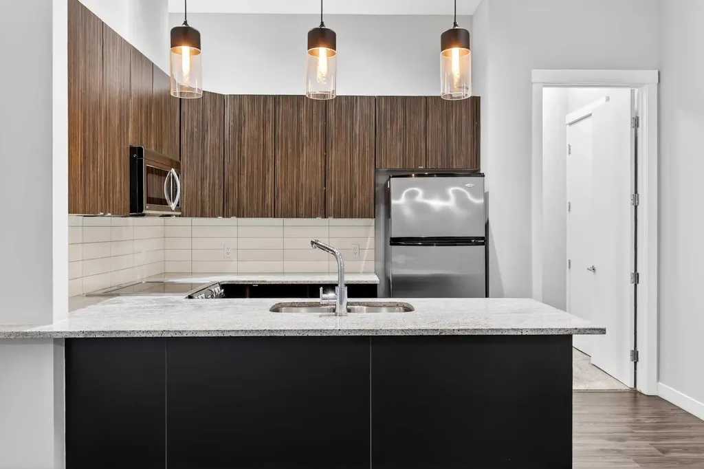 788 12 Avenue SW Calgary AB T2R0H1