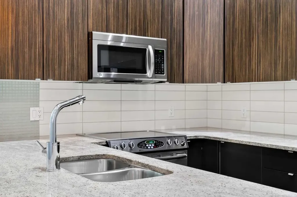 788 12 Avenue SW Calgary AB T2R0H1