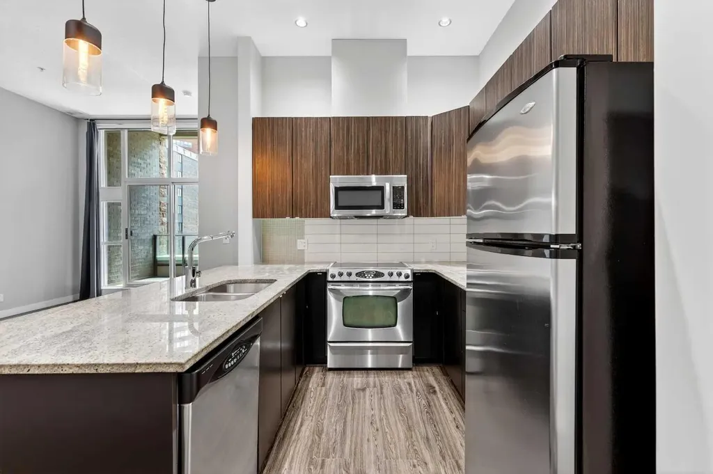 788 12 Avenue SW Calgary AB T2R0H1