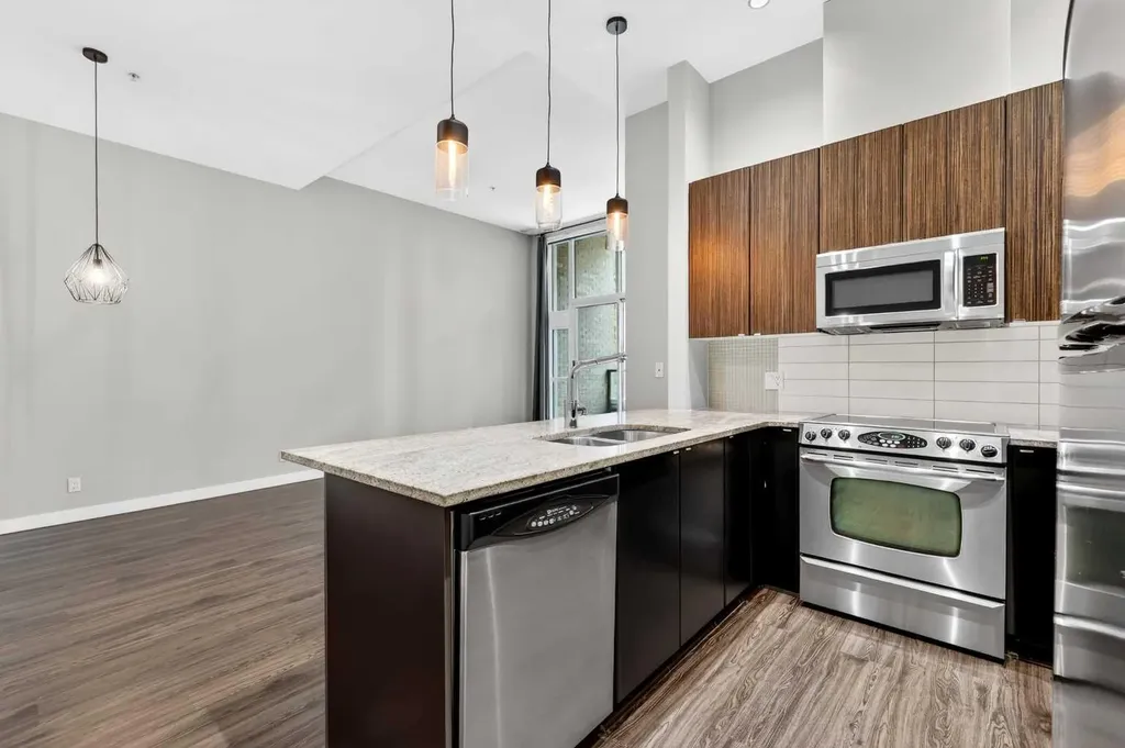 788 12 Avenue SW Calgary AB T2R0H1
