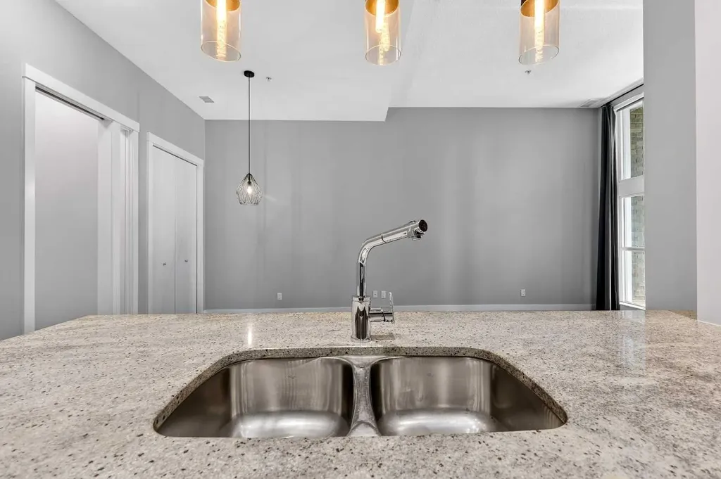788 12 Avenue SW Calgary AB T2R0H1
