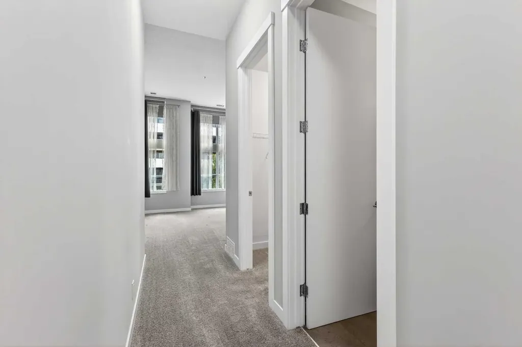 788 12 Avenue SW Calgary AB T2R0H1