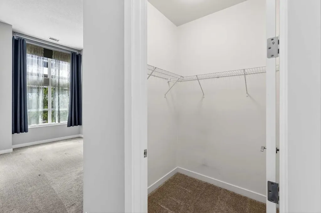 788 12 Avenue SW Calgary AB T2R0H1