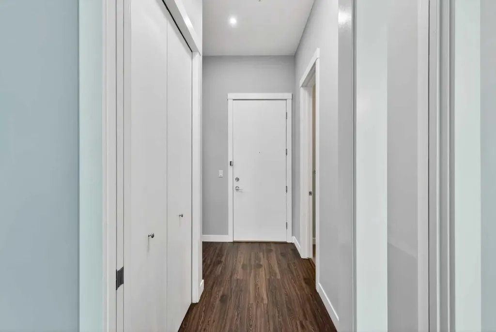 788 12 Avenue SW Calgary AB T2R0H1
