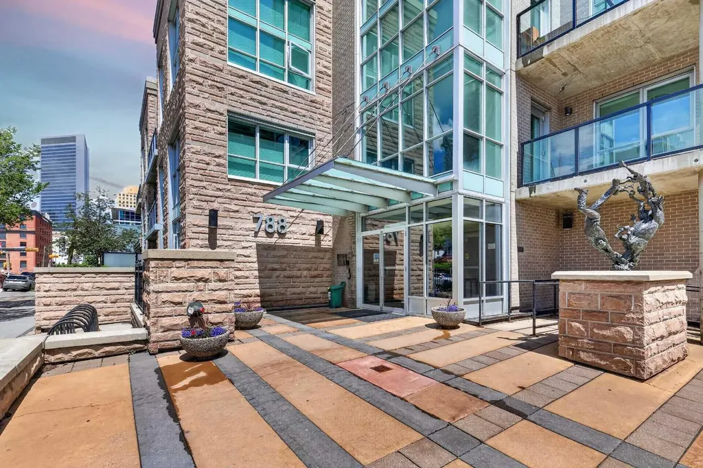 788 12 Avenue SW Calgary AB T2R0H1