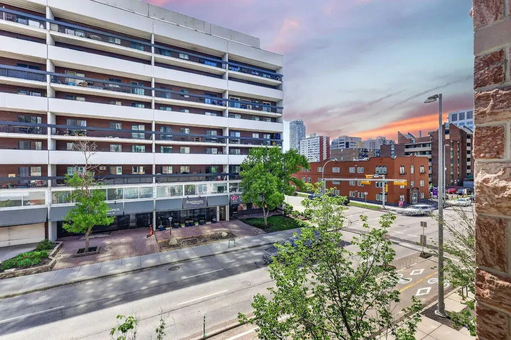 788 12 Avenue SW Calgary AB T2R0H1