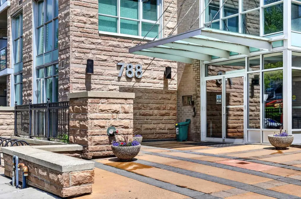 788 12 Avenue SW Calgary AB T2R0H1