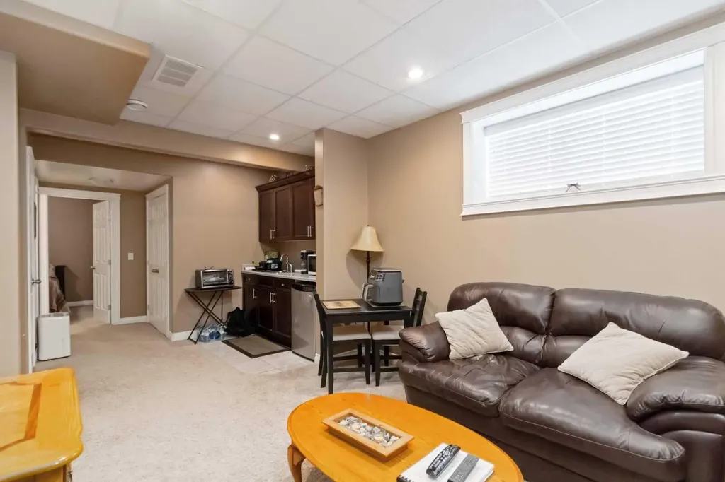 108 Chestnut Way Fort Mcmurray AB T9K 1M6