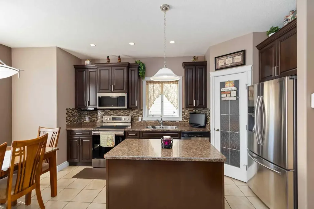 108 Chestnut Way Fort Mcmurray AB T9K 1M6