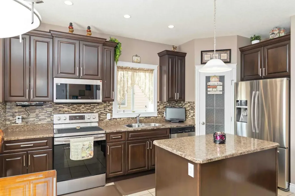108 Chestnut Way Fort Mcmurray AB T9K 1M6