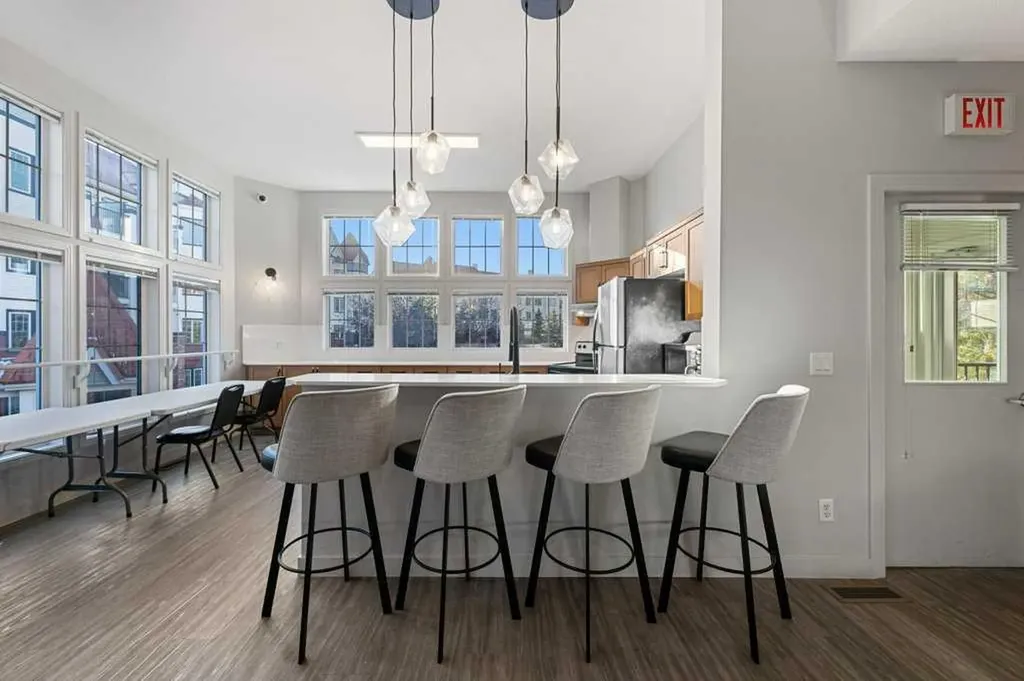 60 Royal Oak Plaza NW Calgary AB T3G 0A7
