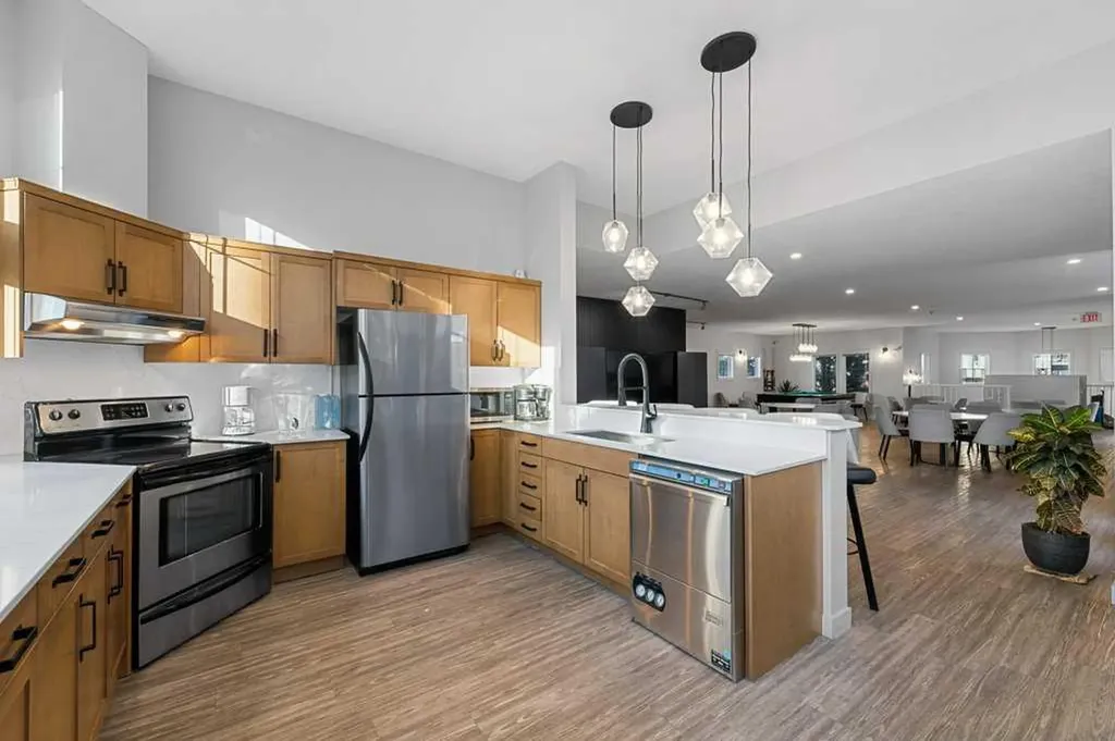60 Royal Oak Plaza NW Calgary AB T3G 0A7