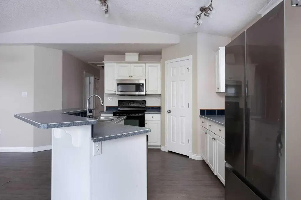 153 Leitner Gate Fort Mcmurray AB T9K 2M4