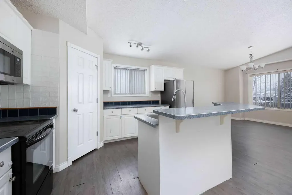153 Leitner Gate Fort Mcmurray AB T9K 2M4