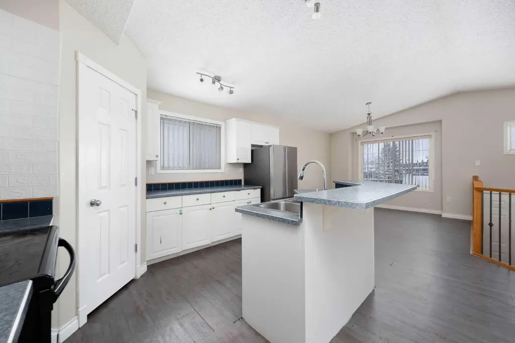 153 Leitner Gate Fort Mcmurray AB T9K 2M4