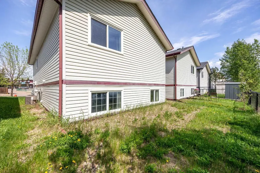 153 Leitner Gate Fort Mcmurray AB T9K 2M4